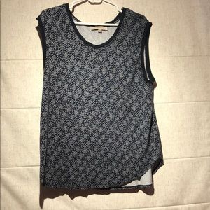 Sleeveless shirt